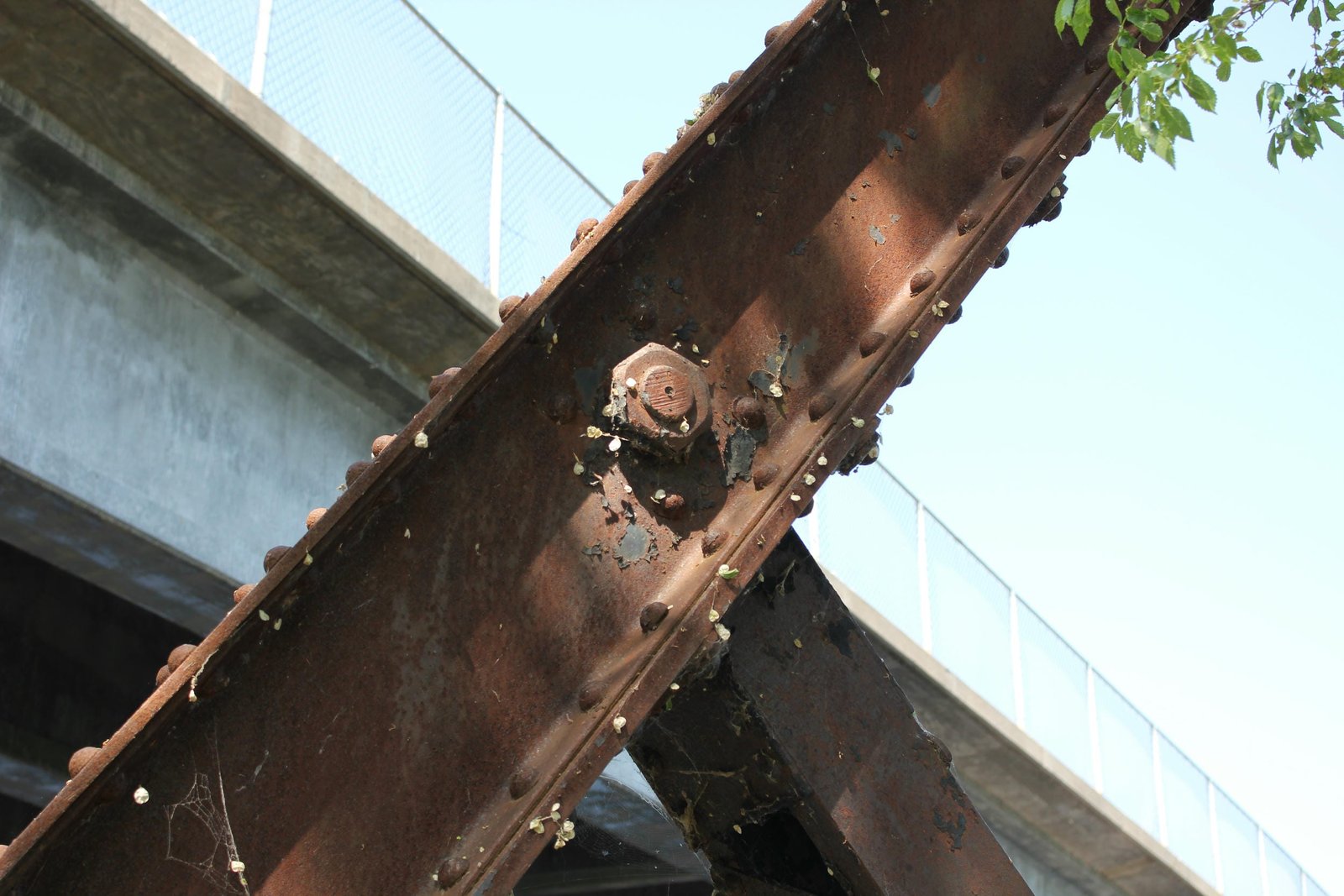 Crash bar connection, south span (span #1)